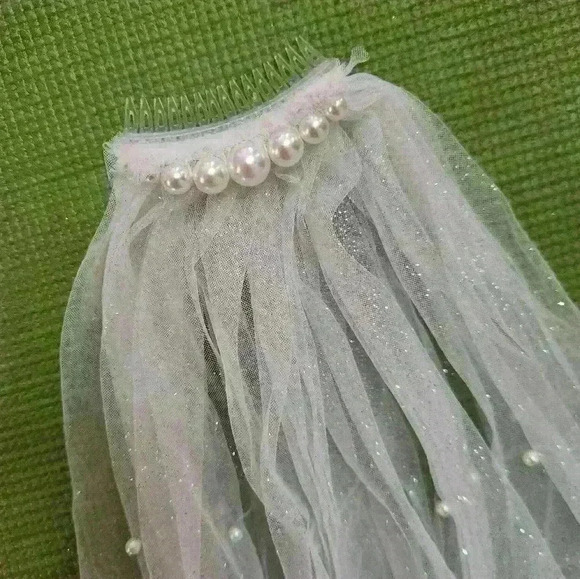 Bride flip flops, comb short veil with pearl accents, comb tiara, and sash set! - Picture 8 of 13